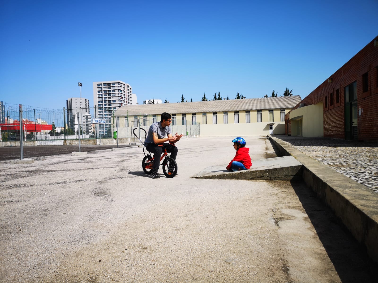 Aula de iniciação à bicicleta da BIKELAR em Lisboa